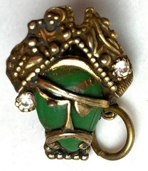Vintage SELRO SELINI Buccaneers PIRATES. Set of 2 green & gold tone Pins. 1950s.