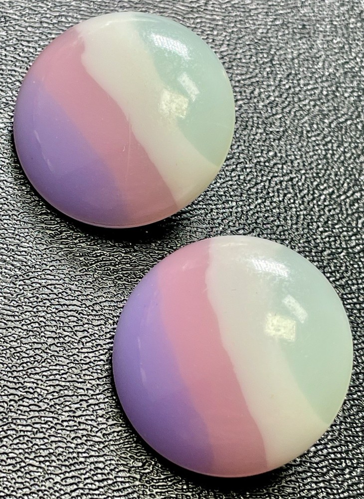 Vintage 1.1” Rainbow Pink Purple Green Lucite Round Puffy Clip Earrings