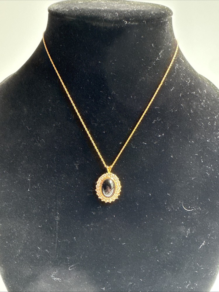 Vintage Signed TRIFARI Gold Tone Diamond Rhinestone Black Stone 17” Necklace
