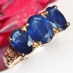 14k yellow gold size 5 ring 2.50ct natural Ceylon treated sapphire 3 stone 2.8g