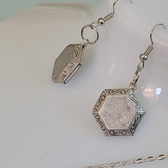 Vintage NOS Silver Hexagon Locket Necklace & Earrings Set – 20″ Magnetic Clasp