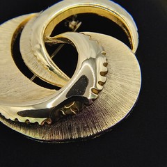 VTG Tona Gold Tone Brooch Pin Swirl Drip Multiple Textures Modernist Signed