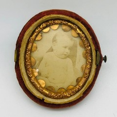 Victorian Velvet Pocket Photo Keepsake: Smiling Baby c1880s