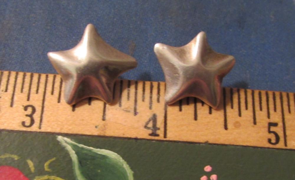VINTAGE 3D STAR STERLING SILVER PIERCED EARRINGS 3/4 INCHES GOOD QUALITY