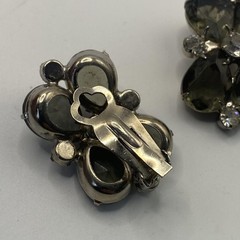 Vintage Gray Rhinestone Clip On Earrings Silver Tone Flower Stud 1.25in Jewelry