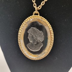 Vintage Glass Etched Victorian Gold Framed Cameo Pendent Necklace 23 Inches Long