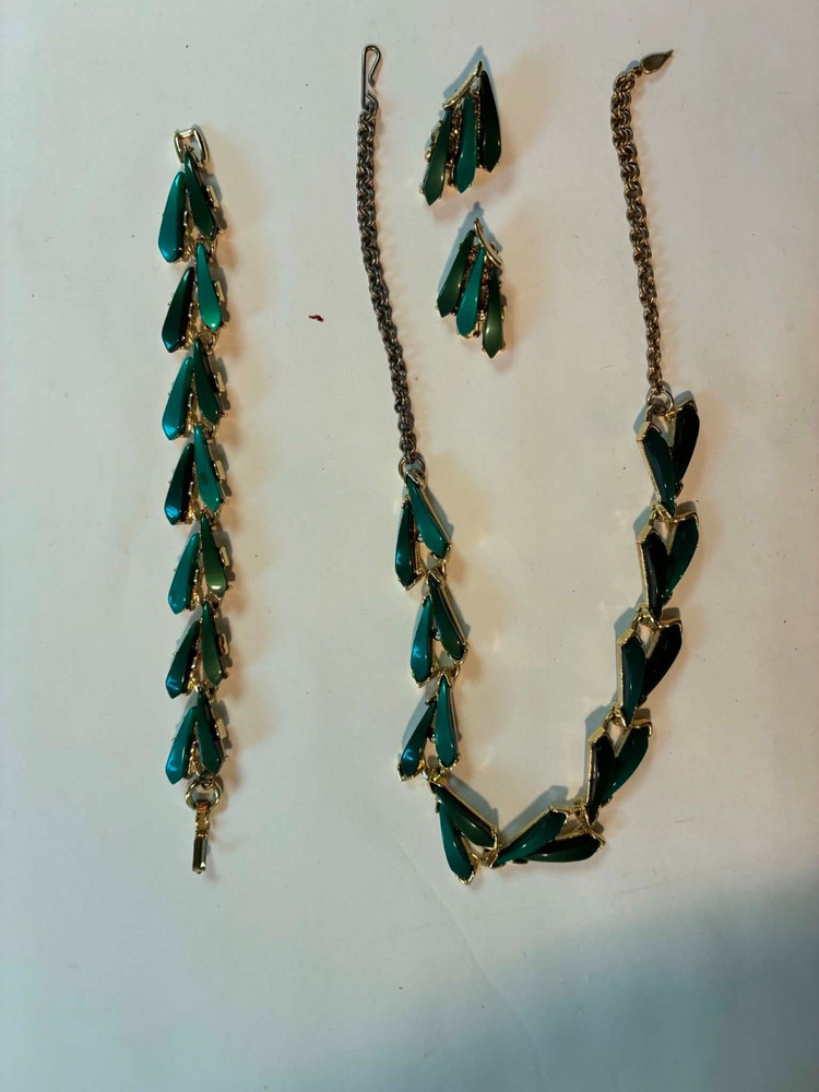 Unsigned Vintage Lisner Style 3 Piece Parure, Two-Tone Teal Thermoset Tulip Leaf