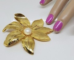 Vintage Flower Brooch Pin Gold Tone Faux Pearl Marked Signed AAI 2.5″