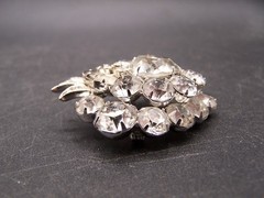 VINTAGE LARGE SIGNED EISENBERG ICE CLEAR RHINESTONE HEART SHAPED SILVER BROOCH