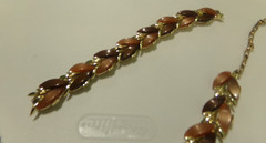VINTAGE THERMOSET LUCITE LEAF NECKLACE & BRACELET (NEEDS CLASP)