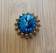Vintage Warner Blue Glass Crystal Faceted Prism Gold Tone Round Brooch Pin