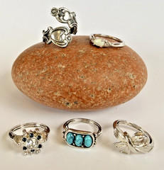Avon Vintage Ring Lot of 5 – See photos size varies from 5-7