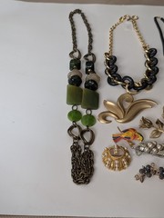 Vintage To Now Mixed Jewelry Lot 17 Pieces Most Signed Resell Wear