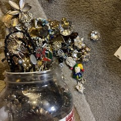 4.5 Lbs Vintage Jewelry Lot For Wear Or Harvest Broken Many Brooches , 4Crafting