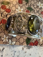 Vtg Silver Tone Hinged Bangle Bracelet Green Faceted Crystal Oval Etched Band