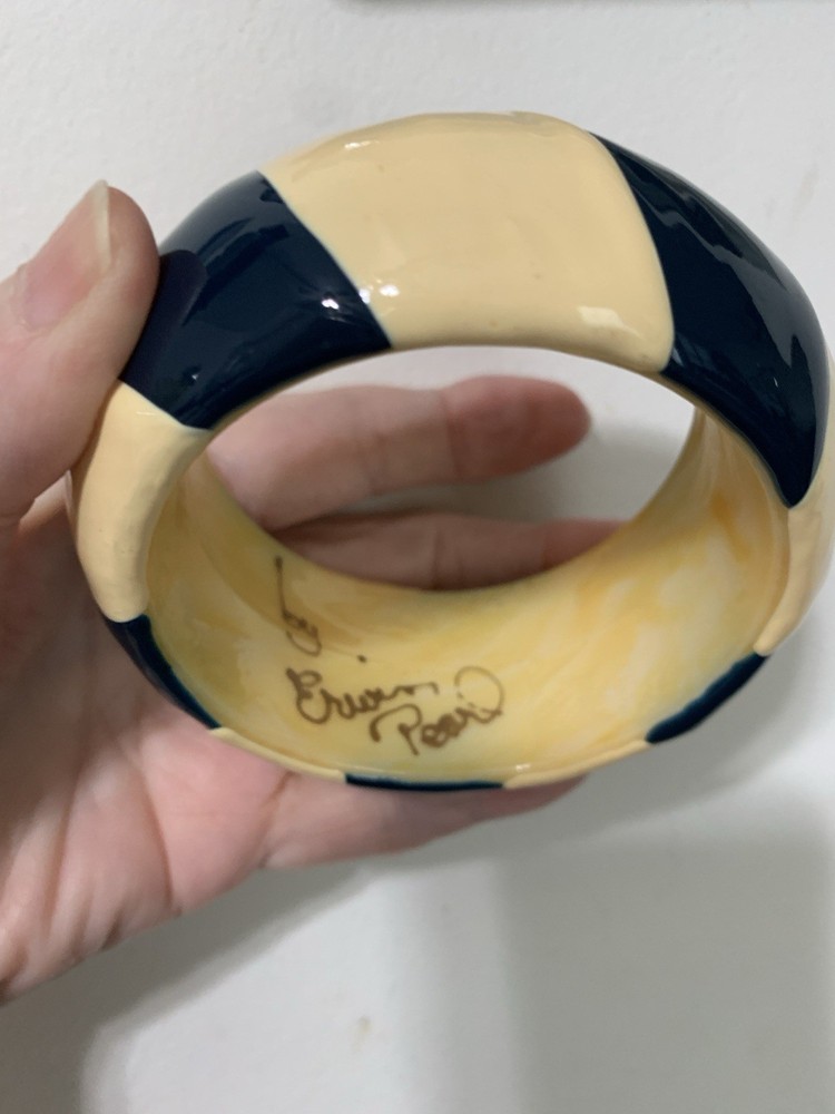 Erwin Pearl, Signed,Hand Painted Chunky Bangle Bracelet 8”in Bangle,Crème& Blue.