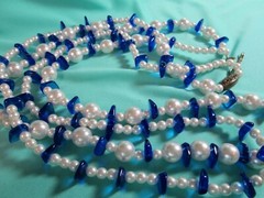 Vintage RoxSann Chunky White Faux Pearl & Blue Acrylic Bead Necklace 34″ / O