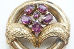 ANTIQUE VICTORIAN ENGLISH 9K GOLD ALMANDINE GARNET PANSY BROOCH c1870