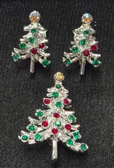 Vintage 90’s Rhinestone Christmas Tree Pin / Brooch Clip On Earring Set
