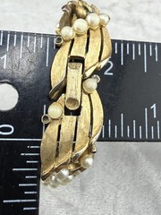 Vintage Trifari Bracelet Faux Pearls Gold Tone 7″ Signed READ