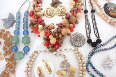 Vintage Jewelry Lot 21 Pc Necklaces Brooches Earrings Trifari Deco MOP Glass