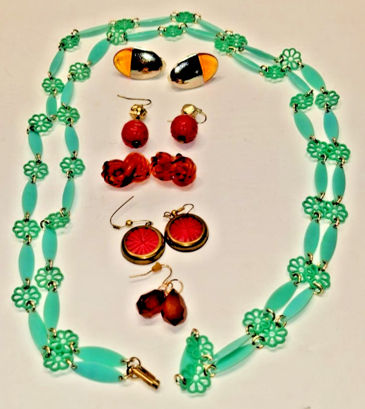 Nice Group Of Vintage Plastic Jewelry Carved Marbled Bakelite Earrings & Others