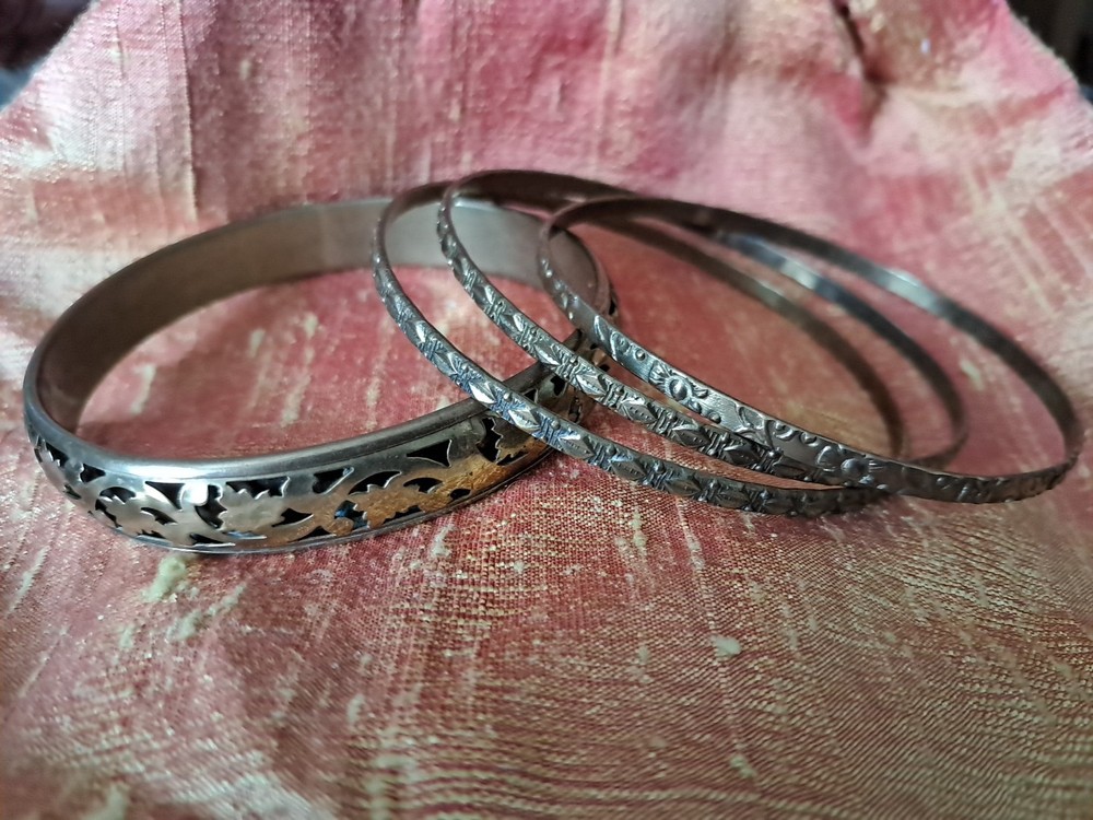 VTG Lot Of 4 PCS Aged Solid Brass Slip On Bangle Bracelets