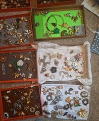 COSTUME JEWELERY LOT 200 + PIECES SOME SIGNED IN GOOD TO VERY GOOD CONDITION