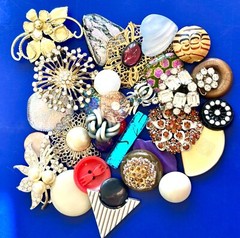 30PC VTG FLOWER PIN craft LOT,Mixed Media FLORAL ART,repurpose,HOLIDAY CRAFTS