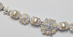 VTG Trifari Silver Tone Snowflake Cream Faux Pearl Rhinestone 16-18″ Necklace