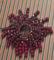 RARE GARNET RHINESTONE VINTAGE FRINGE BROOCH JAPPANED