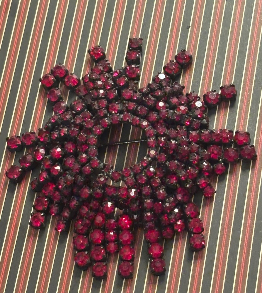 RARE GARNET RHINESTONE VINTAGE FRINGE BROOCH JAPPANED