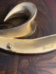 VTG Crown Trifari Brushed Gold Tone Split Leaf Pin Brooch 1955-1969 Philippe Era