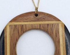 Vintage Gold Tone Wood Circle Pendant Necklace Mod MCM Segmented Geometric