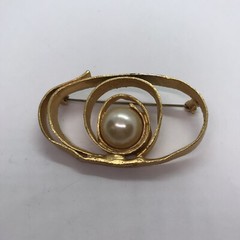 Vtg Brooch Mod Retro Geo Statement Goldtone metal Faux Pearl Classiccore