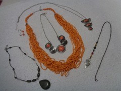 HOT GIRL SUMMER RETRO BEADS PLUS PART & VARIED MODERN JEWELRY LOT