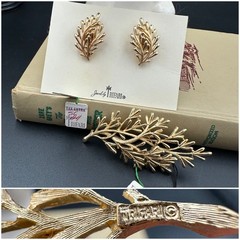 NWT VTG 1950s-1960s CROWN TRIFARI Gold-tone Branch Brooch Earrings Set Jewelry