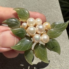 Vintage Swaboda Signed Carved Jade Pearls Gold Leaf Floral Brooch 1960’s
