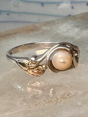 Black Hills Gold ring size 8 Pearl leaves band sterling silver women