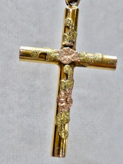 VINTAGE 40’S GOLD FILLED WITH APPLIES GF NUGGETS ON THE FRONT CROSS 1 1/8″