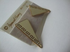 VINTAGE SAMUEL HUANG CLOISONNE EARRINGS SIGNED WHITE ENAMEL GOLD FILLED POST