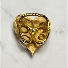 Vintage Textured Gold-Tone Heart Scarf Clip with Rhinestone Accents
