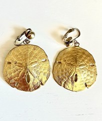 Vintage Sand Dollar Gold Clip On Earrings Textured Coastal Grandma Beachcore EUC