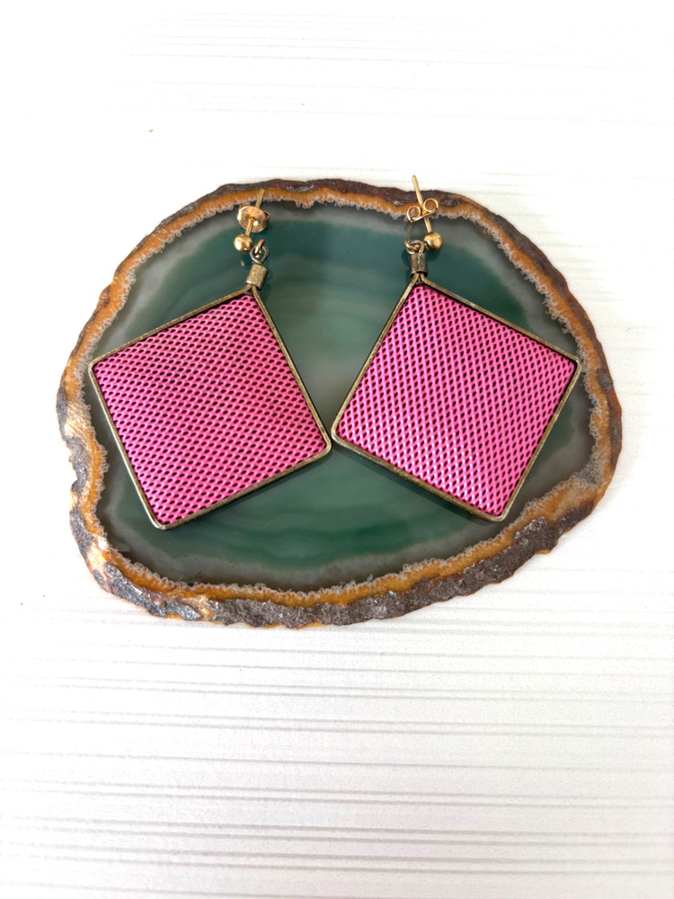 VTG Hot Pink Geometric Metal Mesh 80s Retro Art Deco Brutalist Dangle Earrings