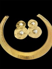 Vintage 1980’s Bold Gold And Faux Pearl Disk Clip Earrings Les Bernard Style