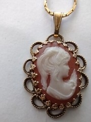 Vintage Cameo Pendant and 18″ Gold Tone Chain Burnt Orange and Cream~Beautiful!