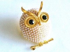 WHITE OWL BROOCH! Wise Figural, Cute Animal, Bird Motif Pin. Imitation Pearls!
