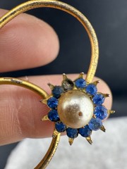 Vintage Faux Pearl Flower Brooch Blue Rhinestone Gold Tone READ