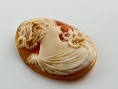 Vintage Loose Hand Carved Shell Cameo Woman Floral Hair 1 1/8 Inch x 7/8 In 3g