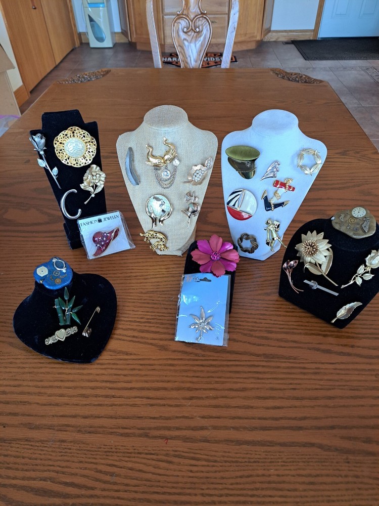Brooches Vintage Varies Unique Designs & Styles 30 Brooches In This Grouping